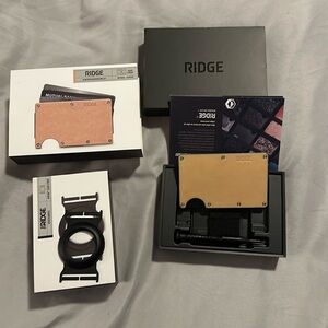 Ridge Wallet with Apple AirTag holder, EUC